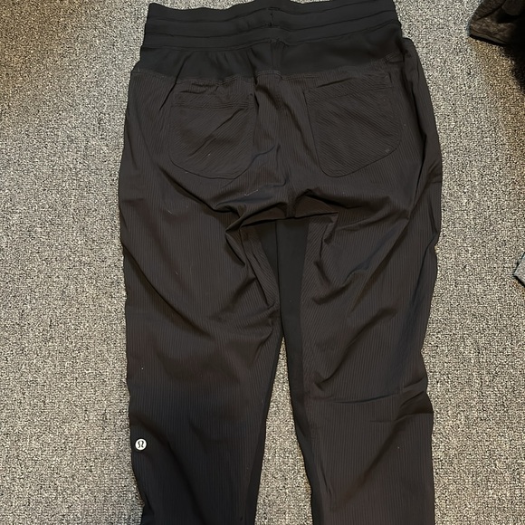 Lululemon Studio Dance Pants UNLINED Size 4 - Picture 3 of 3